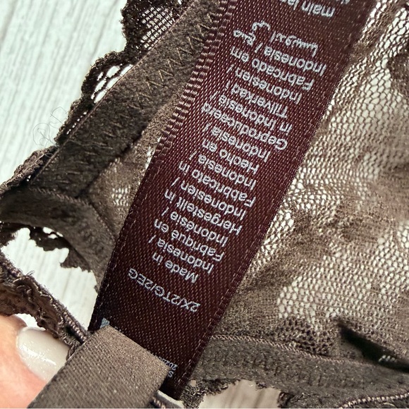 SKIMS stretch lace triangle bralette - Picture 3 of 3